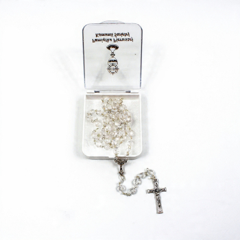 Pamiątka I Komunii Świętej Różaniec perłowy w białym pudełeczku